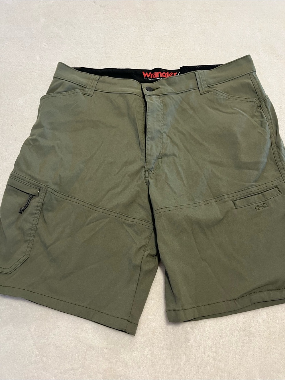 Wrangler ATG Men’s Olive Green Outdoor Utility Hiking Shorts Size 38 - Picture 2 of 8